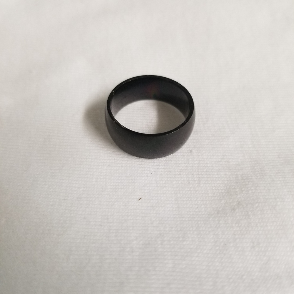 Black wide band
